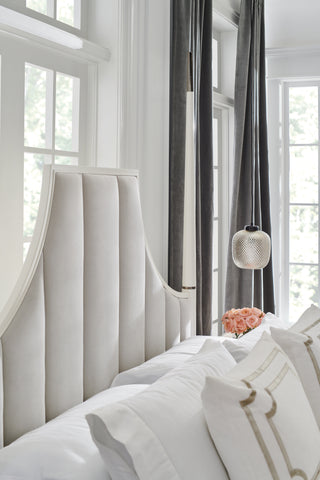 TO POST OR NOT TO POST – KING BED