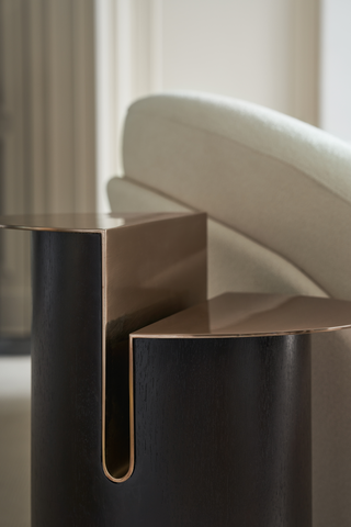 DISCORD – SIDE TABLE